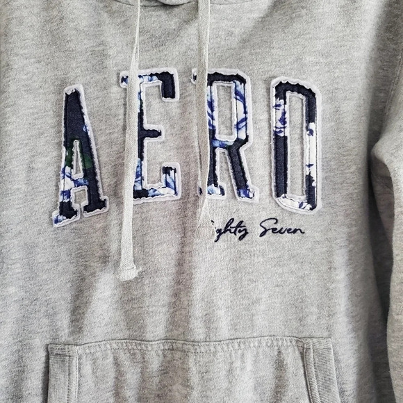 Aeropostale Large Pullover Hoodie Sweatshirt Gray with Blue Floral “AERO” Logo - Picture 3 of 7